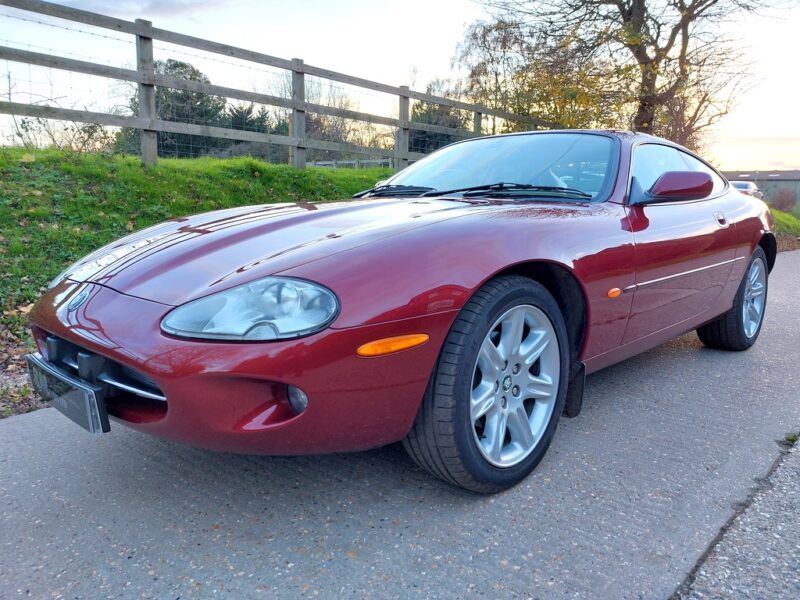 Jaguar XK8 X100 4.0 V8 Coupe Auto