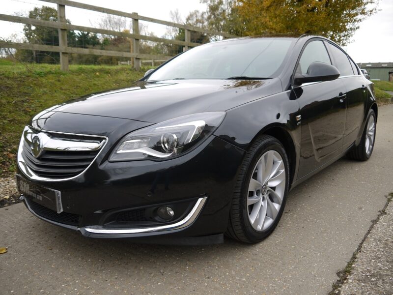 Vauxhall_Insignia_2.0_CDti_SRi_Nav_Ecoflex_Hatchback_2